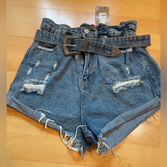 Janette high wasted distressed jean shorts. New with tags. Size medium. - Picture 2 of 10